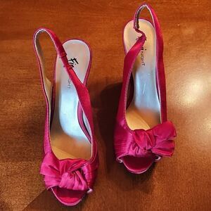 Fioni Peep Toe Sling Back Party Formal Bow 4" Stiletto Heels, 7.5, Red Satin